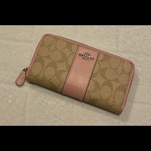 Coach Accordion Zip Wallet In Signature Canvas